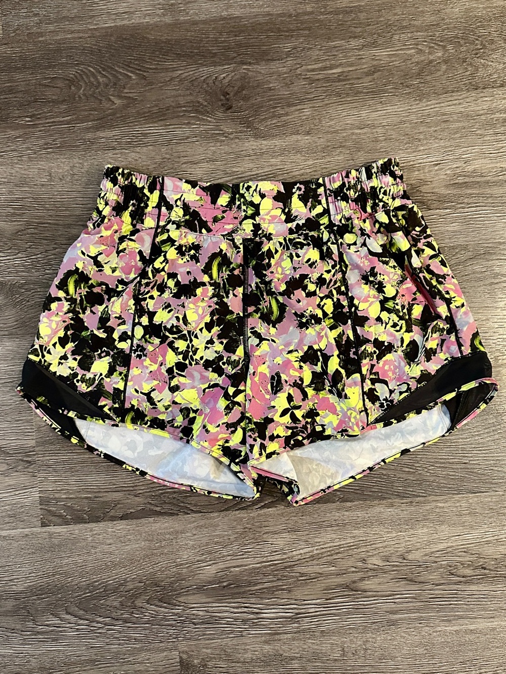 Lululemon Hotty Hot High-Rise Lined Shorts 4” Size 10 Floral